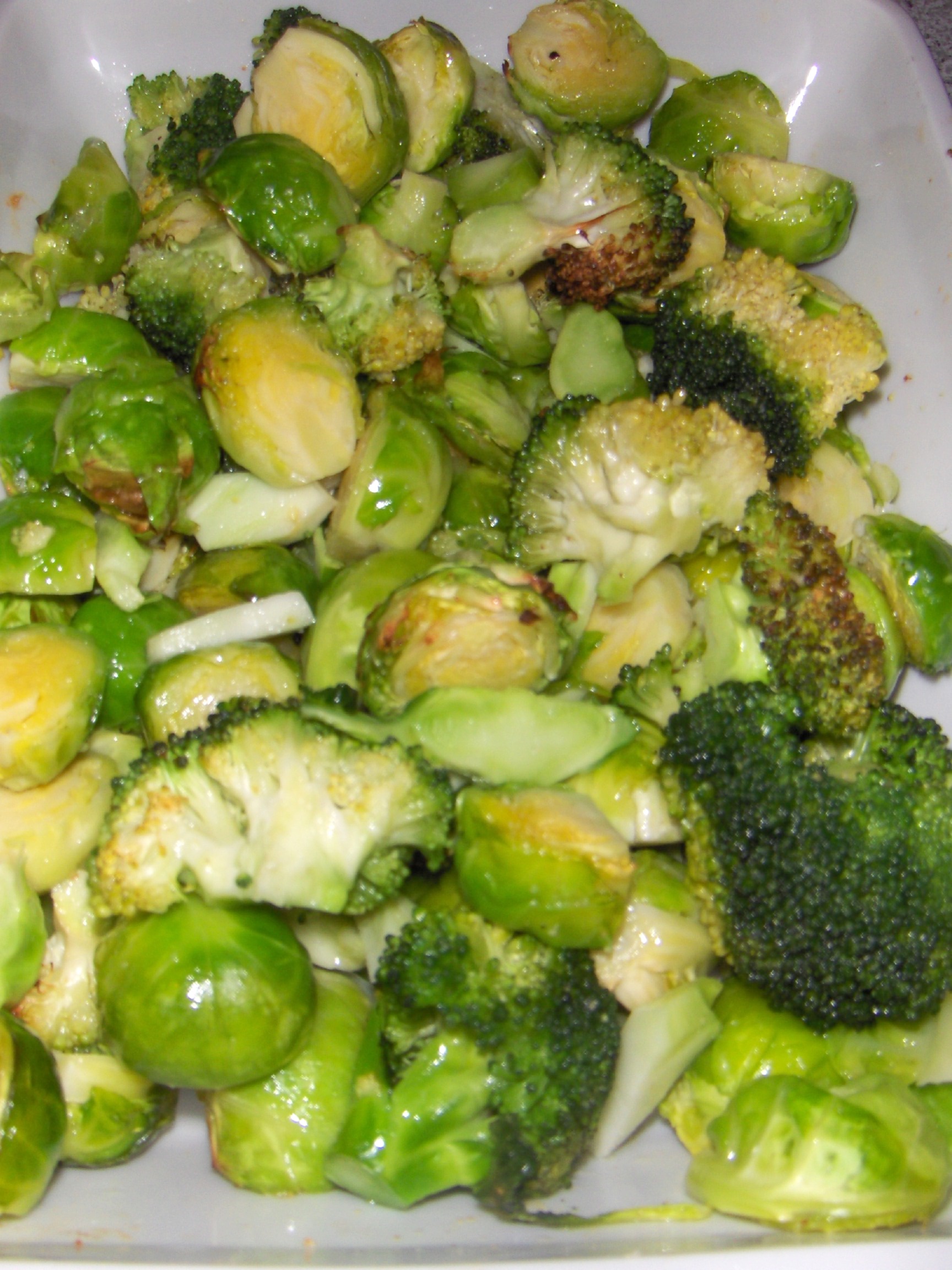 Rosenkål og broccoli i fad