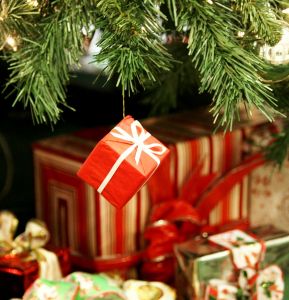 christmas-gifts-2-1121740-m